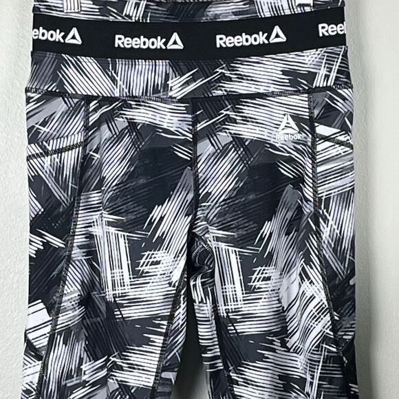 Reebok Black and White Print Capri Leggings Size Small - Picture 2 of 11